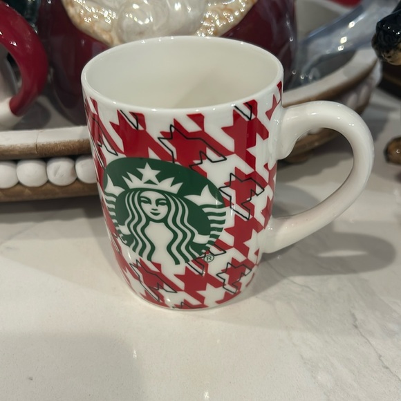 Starbucks’s 2017 houndstooth red and white mug GUC - Picture 1 of 3